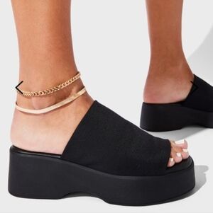 Steve Madden Elegant Black Slides
